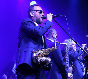 Poparzeni Kawą Trzy. Roztańczona sala w MOK-u