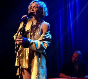 Sala wypełniła się po brzegi. Koncert Anny Wyszkoni w MOK. [GALERIA]