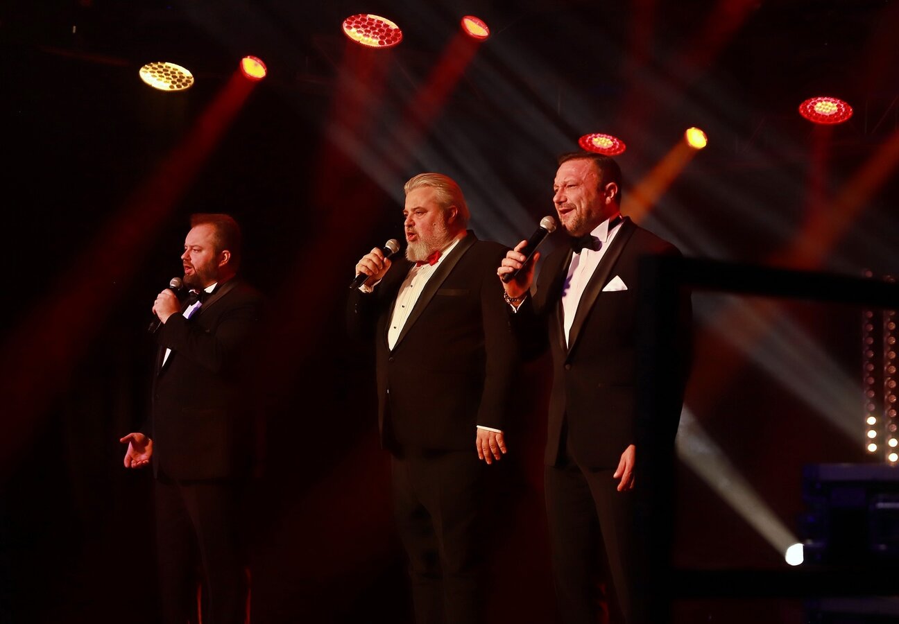 Pojedynek tenorów na otwarcie nowej sali
